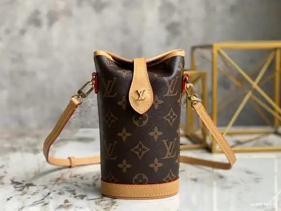 WIS POUCH LOUIS ME VUITTON FOLD 0519